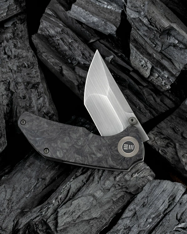 WE Knife Thug Marble Carbon Fiber Presentation Handle 5 WE Knife Thug Marble Carbon Fiber Presentation Handle - Image 3