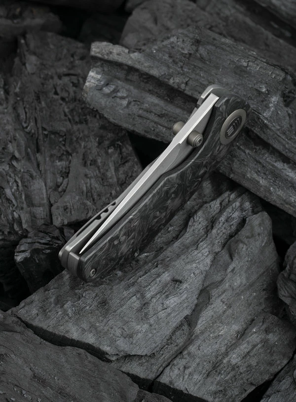 WE Knife Thug Marble Carbon Fiber Presentation Handle 8 WE Knife Thug Marble Carbon Fiber Presentation Handle - Image 6